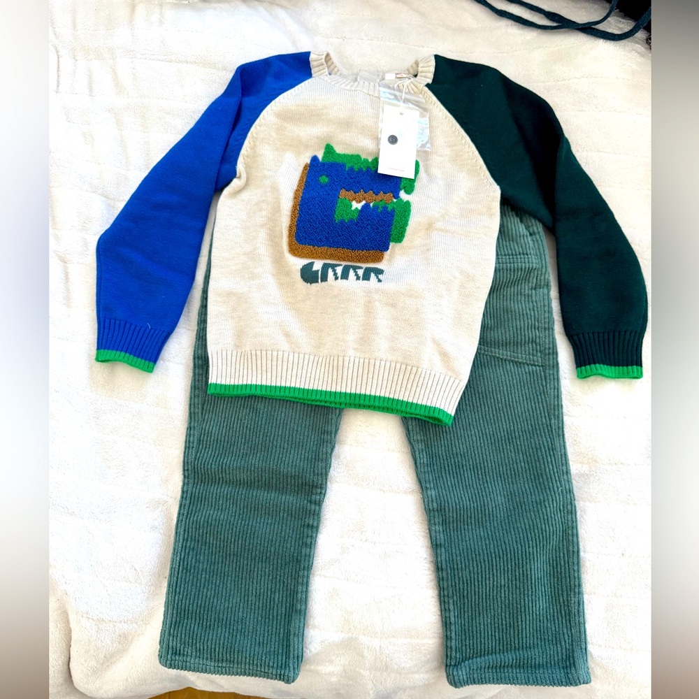 Warm & Chic Corduroy outfit for this winter!
Top and trouser! Size: 3 years old